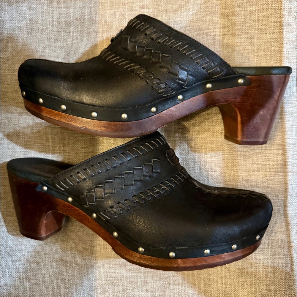 UGG Vivica Leather Wooden Clogs